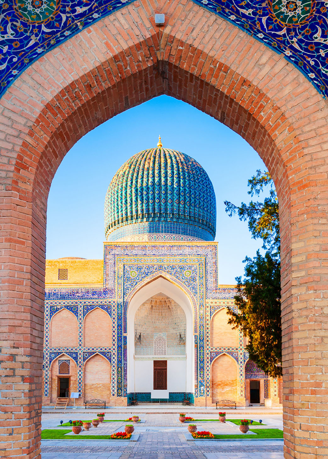 Entrada edificio Uzbekistan | Legado Travesías Culturales